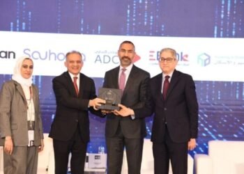 بنك قناة السويس يحصد جائزة النمو والاستدامة ويؤكد ريادته في التحول الرقمي