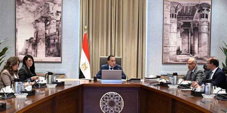 رئيس الوزراء يوجّه بإزالة معوقات تنفيذ مشروعات حماية الشواطئ