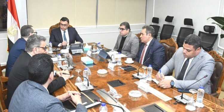 الشربيني: تعظيم الاستفادة من أراضي التنمية السياحية ودفع معدلات التنفيذ