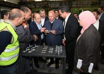 كامل الوزير يتفقد 3 مصانع للصناعات الهندسية بالعاشر من رمضان لتعميق التصنيع المحلي