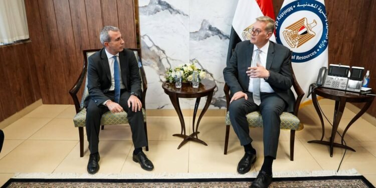 مصر وإيني تتفقان على تعزيز الإنتاج وربط حقل كرونوس القبرصي بالبنية التحتية المحلية