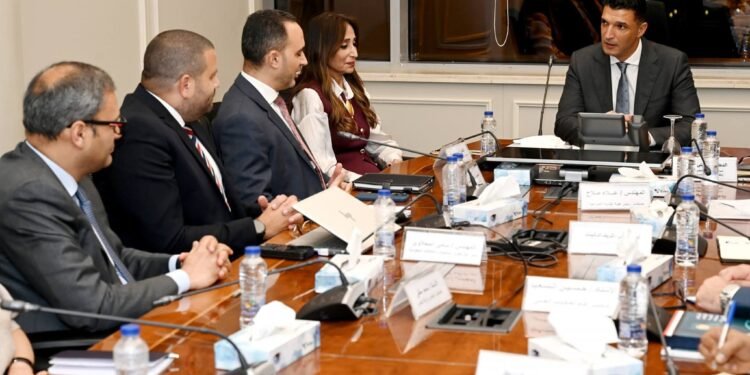 «نيسان» تخطط لزيادة الإنتاج وافتتاح خط جديد بطاقة 10 آلاف سيارة سنويًا