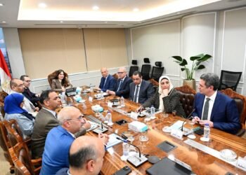 الإسكان تبحث مع الشركة السعودية المصرية للتعمير تعزيز المبيعات ورفع نسب الإشغال
