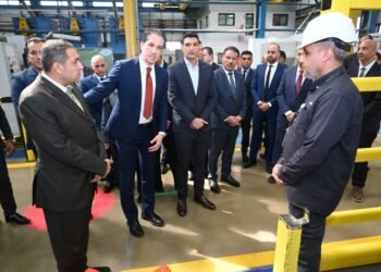 وزير الصناعة يتابع خطوط إنتاج هيتاشي إنرجي وأرما لزيوت الطعام