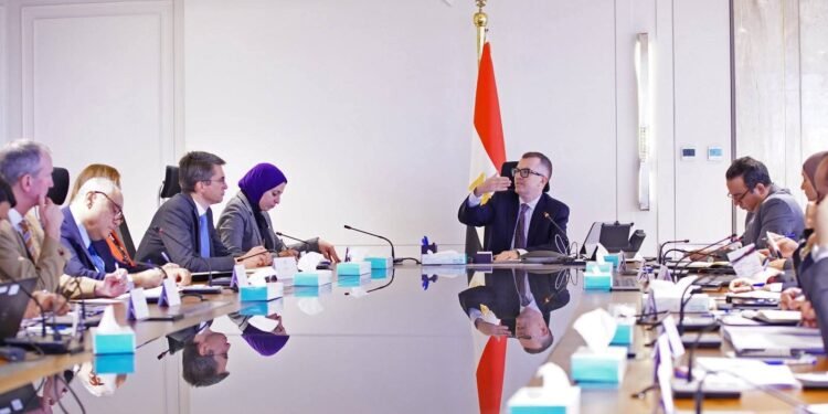 التخطيط والبنك الدولي يناقشان دعم الاستثمار العام وتسريع الإصلاحات الهيكلية