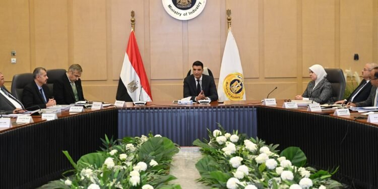 وزير الصناعة يطلق مرحلة جديدة في مركز تحديث الصناعة ترتكز على الابتكار والاستدامة