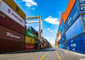 اقتصادية قناة السويس: ميناء السخنة يستعد لاستيعاب 1100 شاحنة يوميًا ضمن مشروع ساحات الانتظار الجديدة