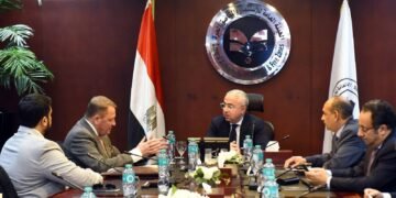 “الاستثمار”تبحث توسعات “جارديان جلاس” وإطلاق تقنية زجاج تخفض استهلاك الكهرباء 40%