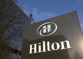 هيلتون العالمية تنفي صلتها بمشروع “سيفيل سيفن ريزيدنس” في مصر وتحذر المستثمرين