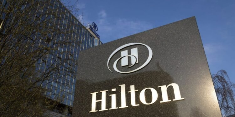 هيلتون العالمية تنفي صلتها بمشروع “سيفيل سيفن ريزيدنس” في مصر وتحذر المستثمرين