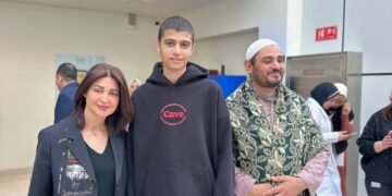 مستشفى أهل مصر يحتفل بخروج أول مريض يتعافى بالكامل من حروق 75% باستخدام زراعة الجلد الطبيعي