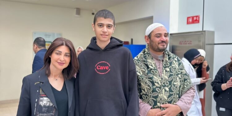 مستشفى أهل مصر يحتفل بخروج أول مريض يتعافى بالكامل من حروق 75% باستخدام زراعة الجلد الطبيعي