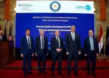 وزارة البترول وميثانكس والجامعة الأمريكية يحتفلون بتخريج أول دفعة من دبلومة إدارة سلامة العمليات في مصر