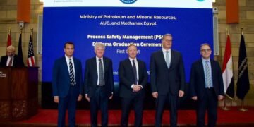 وزارة البترول وميثانكس والجامعة الأمريكية يحتفلون بتخريج أول دفعة من دبلومة إدارة سلامة العمليات في مصر