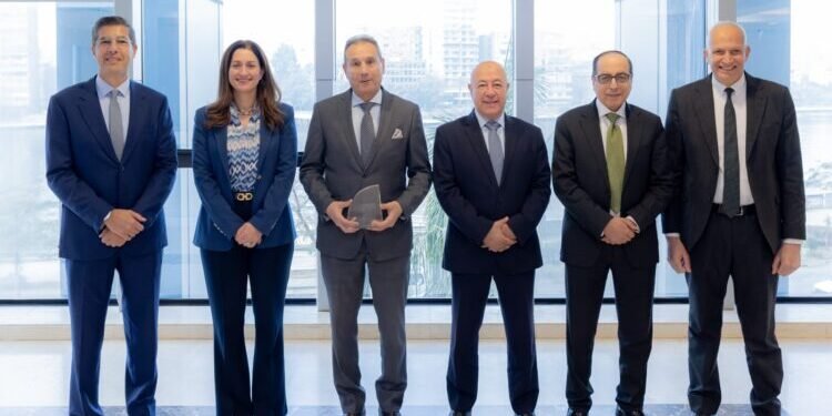 البنك الأهلي المصري يحصد جائزة أفضل صفقة مصرفية مستدامة في مصر 2025 من Euromoney