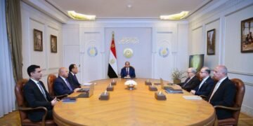 الحكومة تبحث مع الرئيس تعزيز الاستثمار وجذب الاستثمارات الأجنبية والعربية