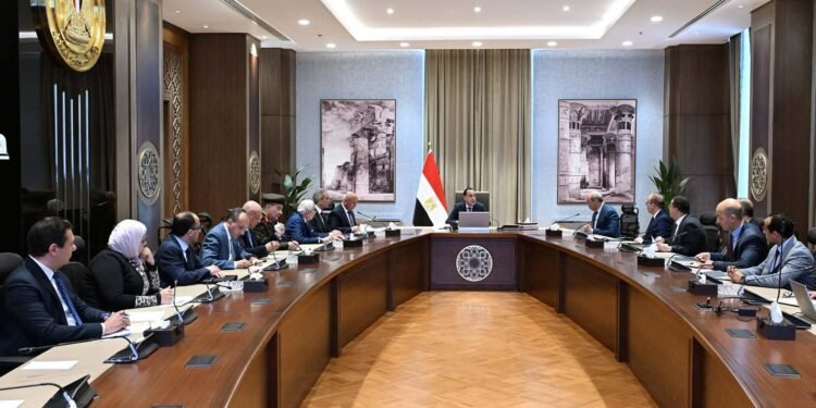 الحكومة تسرّع تشغيل مطار العلمين الدولي لدعم السياحة بالساحل الشمالي