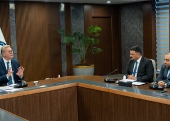 بعد موافقة الحكومة.. وزير البترول يبحث تنفيذ المسح الجوي الشامل للمعادن في مصر