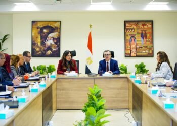 وزيران التخطيط والإسكان يناقشان الخطة الاستثمارية حتى 2030 لتعزيز التنمية العمرانية