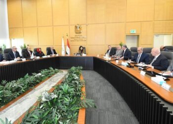 الإسكان تراجع مشروعات المرافق بالمنوفية ومطروح والعاشر من رمضان وتسريع معدلات التنفيذ