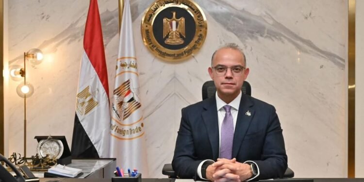 وزير الاستثمار يلغي توثيق عقود التأجير التمويلي لمشروعات المناطق الحرة بالشهر العقاري