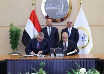 “النقل” تشهد توقيع اتفاقين لتشغيل وتطوير محطة صب جاف بميناء السخنة