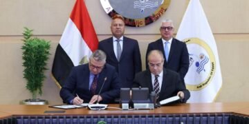 “النقل” تشهد توقيع اتفاقين لتشغيل وتطوير محطة صب جاف بميناء السخنة