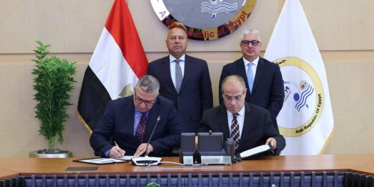 “النقل” تشهد توقيع اتفاقين لتشغيل وتطوير محطة صب جاف بميناء السخنة