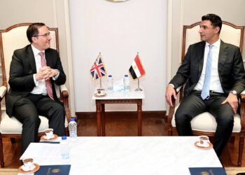 تحالف صناعي مصري-بريطاني لتعزيز صناعة السيارات والأدوية والمستدامة