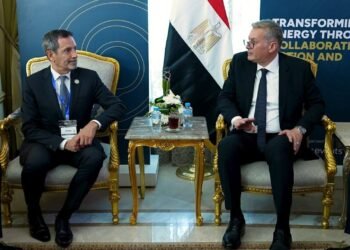 شراكة بين البترول وSLB لمواجهة تراجع الإنتاج وخفض التكاليف