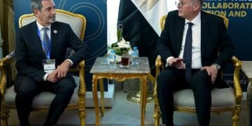 شراكة بين البترول وSLB لمواجهة تراجع الإنتاج وخفض التكاليف