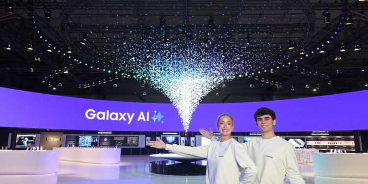 سامسونج تستعرض قدرات Galaxy AI وسلسلة Galaxy S26 خلال مشاركتها في مؤتمر MWC 2026