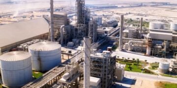 وزير الصناعة يخفف ضوابط تأجير المصانع داخل المناطق الصناعية لدعم المستثمرين