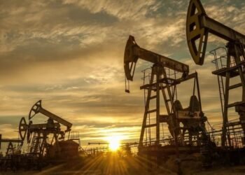 أسعار النفط ترتفع عالميًا مع تصاعد التوترات في الشرق الأوسط