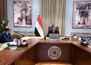 الحكومة تمضي في عقود قيد 10 شركات بترول بالبورصة لإعادة الهيكلة وجذب الاستثمارات