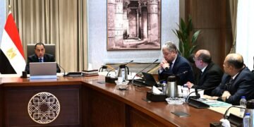 رئيس الوزراء يستعرض خطة المرحلتين الثانية والثالثة من «حياة كريمة» لتطوير 1667 قرية