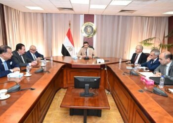 “الصناعة” تبحث مع اتحاد الصناعات تحديات التعدين وتدعم التحول للاقتصاد الأخضر