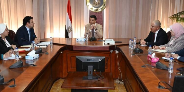 الغرف الصناعية تدرس مبادرة القرى المنتجة لدعم الحرفيين والمصانع الصغيرة