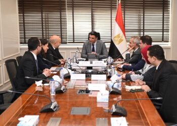 «الصناعة» تبحث مع لوريال رفع الطاقة الإنتاجية وتعزيز التصدير للأسواق العالمية