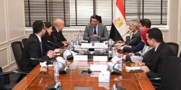 «الصناعة» تبحث مع لوريال رفع الطاقة الإنتاجية وتعزيز التصدير للأسواق العالمية