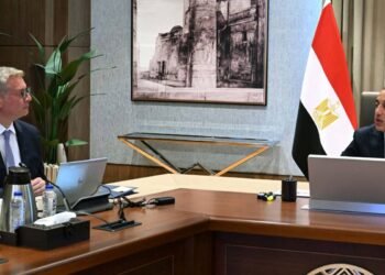 الحكومة تبدأ إجراءات القيد المؤقت لـ 10 شركات بترول في البورصة المصرية