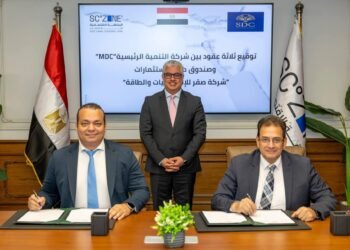 اقتصادية قناة السويس توقع عقود 3 مشروعات لصقر للإلكترونيات والطاقة باستثمارات 18 مليون دولار