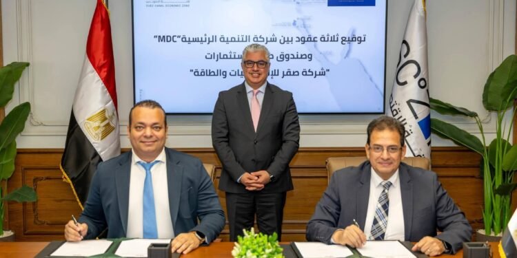 اقتصادية قناة السويس توقع عقود 3 مشروعات لصقر للإلكترونيات والطاقة باستثمارات 18 مليون دولار