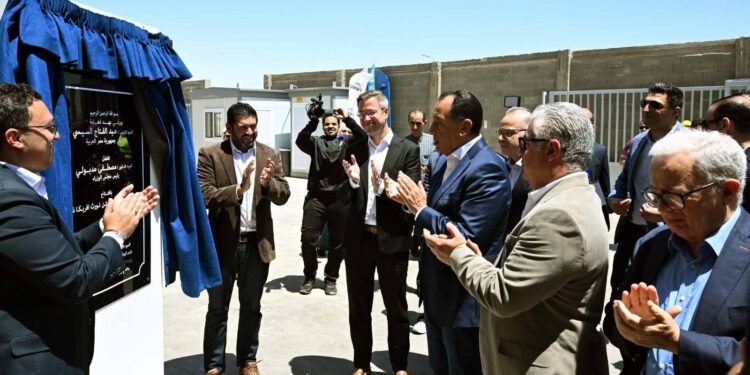 رئيس الوزراء يفتتح مصنع “بيرل بولي يوريثان” باستثمارات 3 ملايين دولار لدعم توطين الصناعات الكيماوية