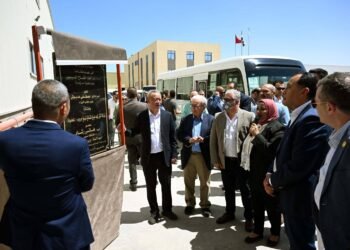 رئيس الوزراء يفتتح مصنع “إتش كي دينج تشانج شينج” للنسيج بالسخنة باستثمارات 6 ملايين دولار