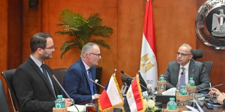 «الاستثمار»: جذب استثمارات نوعية وتمكين صناديق المعاشات التشيكية بالسوق المصري