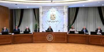 الحكومة تُسرّع مشروعات الطاقة النظيفة وتدعم قطاع السيارات والسياحة