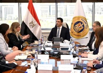 مصر تستهدف إنتاج 100 ألف سيارة سنويًا ضمن البرنامج الوطني لصناعة السيارات