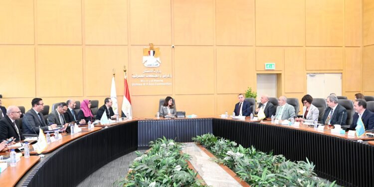 وزيرة الإسكان تتابع مع “HDP” خطط التسويق لتعزيز مبيعات المدن الجديدة