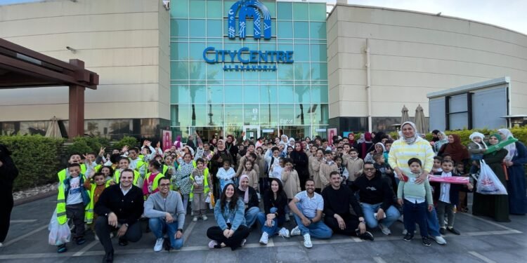 ڤودافون مصر تحتفي بنجاح برنامج “معاكي” وتمكين المرأة الريفية في المنيا بحضور المحافظ